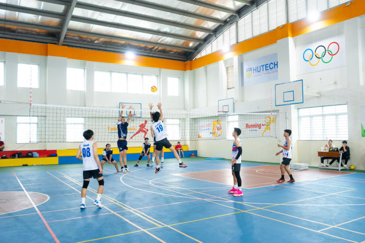 Gen Z toả sáng tài năng thể thao từ loạt sân chơi “đỉnh chop” tại HUTECH 15