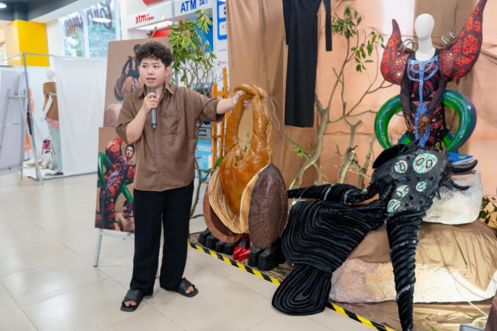 [Video] Đem bọ cánh cứng và người vô gia cư vào đồ án tốt nghiệp, 02 sinh viên ngành Thiết kế thời trang HUTECH “cán đích” thủ khoa và á khoa 48