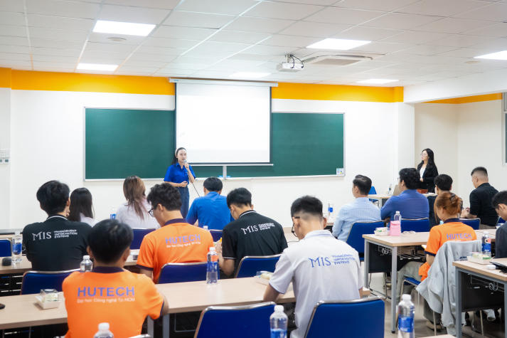 Sôi nổi ngày hội Chào đón Tân sinh viên Khoa Hệ thống thông tin quản lý: Khởi đầu hành trình kết nối công nghệ và kinh tế 83