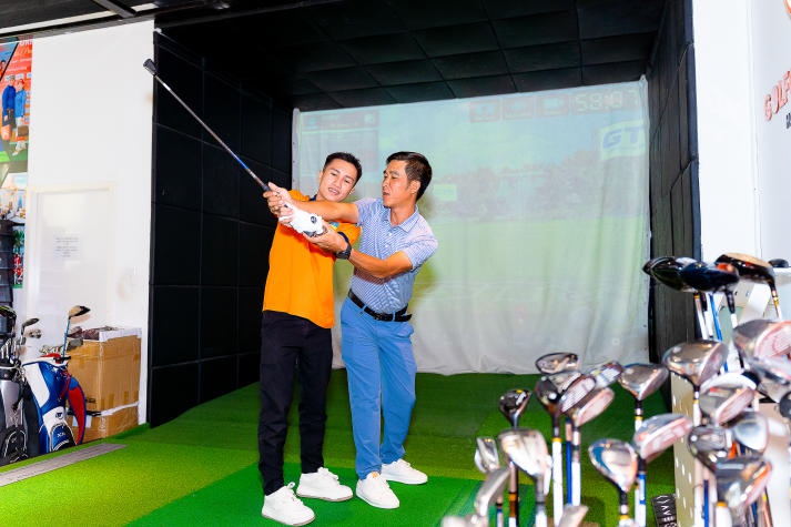 Sinh viên ngành Quản lý thể dục thể thao “đột nhập” hệ sinh thái golf hàng đầu Việt Nam - Golfgroup 75