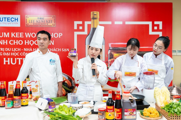 Bếp trưởng 5 sao đứng lớp, sinh viên Quản trị nhà hàng học nghề từ căn bếp thật 7