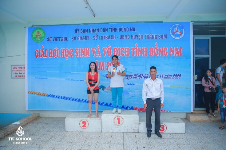 “Bóc” bảng thành tích ấn tượng của “kình ngư” tân sinh viên Nguyễn Phan Kim Ngân 50