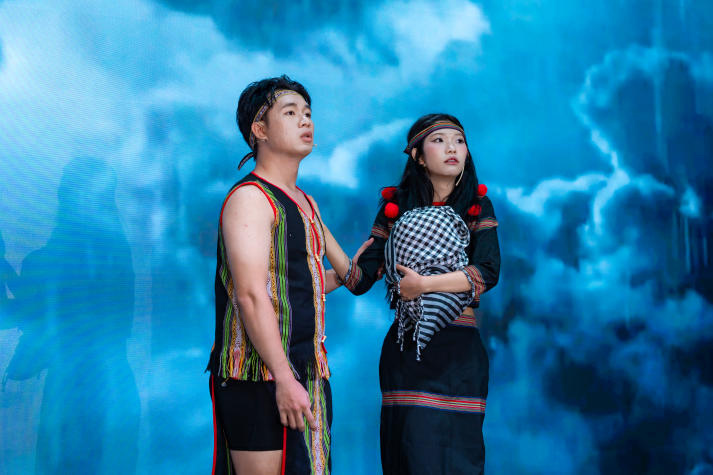 Sinh viên HUTECH thắp sáng niềm tự hào Việt qua chuỗi đồ án nghệ thuật hoành tráng 298