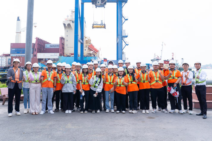 [Hướng nghiệp 2026] Tốt nghiệp Logistics làm gì? Bản đồ nghề nghiệp trải dài từ cảng biển, kho vận đến thương mại điện tử 43