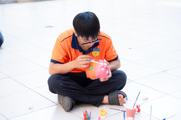 Sinh viên Khoa Tài chính - Thương mại lan tỏa tinh thần sẻ chia qua phong trào nuôi heo đất 64