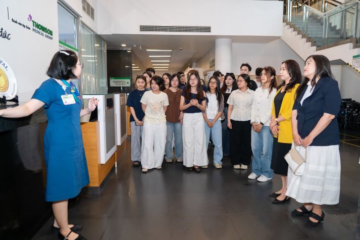 Sinh viên Quan hệ công chúng khám phá mô hình truyền thông chuyên nghiệp tại Bệnh viện FV 4