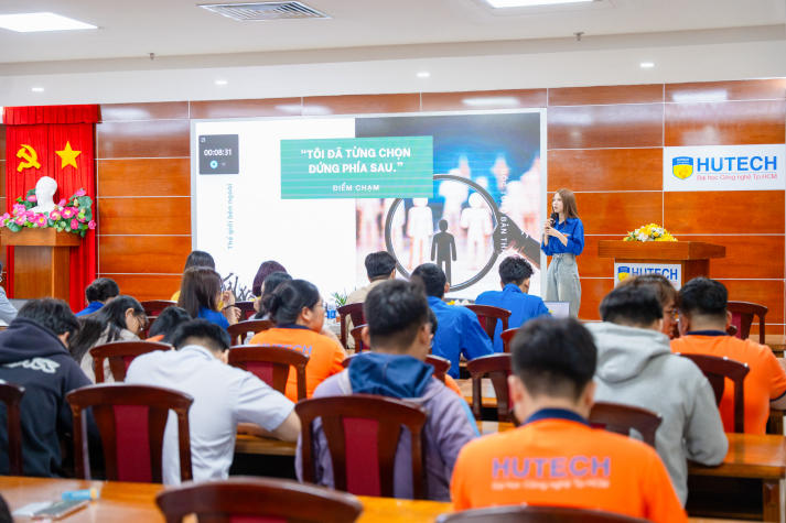 Khi sinh viên Khoa Quản trị kinh doanh trở thành những người truyền cảm hứng 45