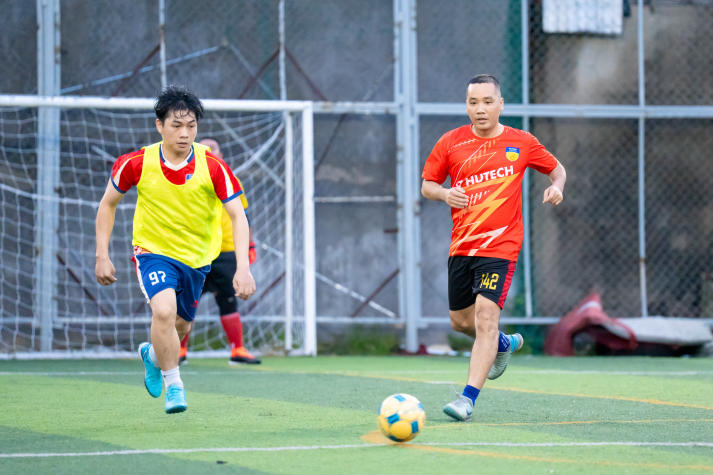 [Hội thao CB-GV-NV HUTECH 2025]: Bóng đá nam khép lại vòng bảng, lộ diện những tấm vé vào Tứ kết 47