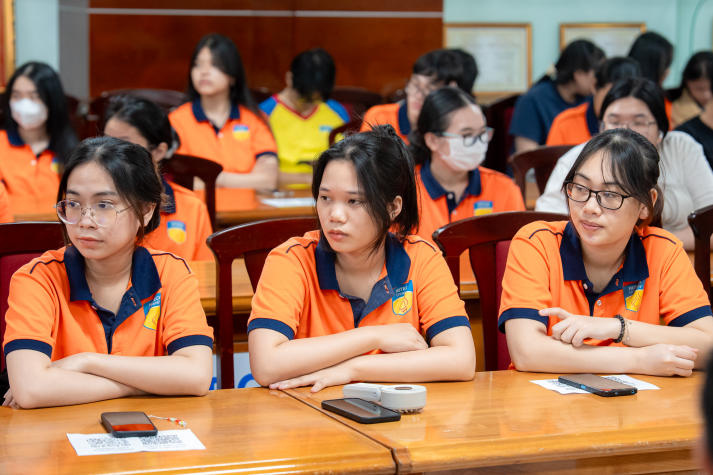 Chuyên gia đồng hành cùng HUTECH-ers khám phá bí quyết vượt lo âu 37