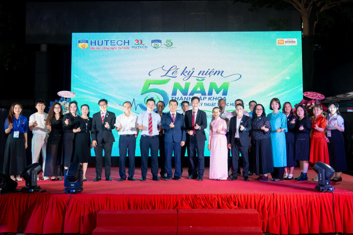 [Video] Sinh viên Khoa Điều dưỡng - Kỹ thuật y học “cháy” hết mình tại HUTECH’s Health Festival 2026 123