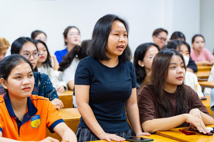 Sinh viên Khoa Trung Quốc học rèn kỹ năng ngôn ngữ về du lịch qua cuộc thi học thuật 27