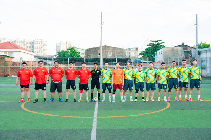 [Hội thao CB-GV-NV HUTECH 2025] Nảy lửa vòng Tứ kết bóng đá nam, 04 cái tên xuất sắc lộ diện vào Bán kết 40