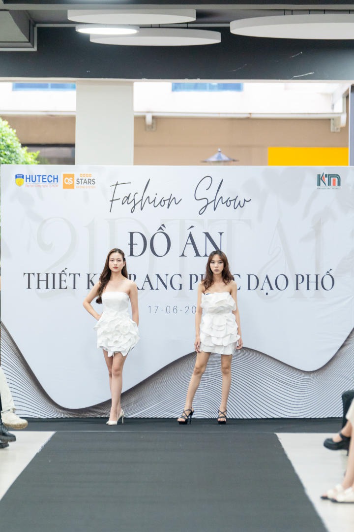 Ngắm 17 bộ sưu tập độc đáo tại show “Trang phục dạo phố” của sinh viên ngành Thiết kế thời trang 38
