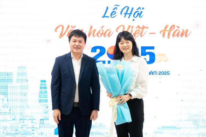 A burst of cultural colors at the Vietnam - Korea Cultural Festival 2025: Connection and integration 145