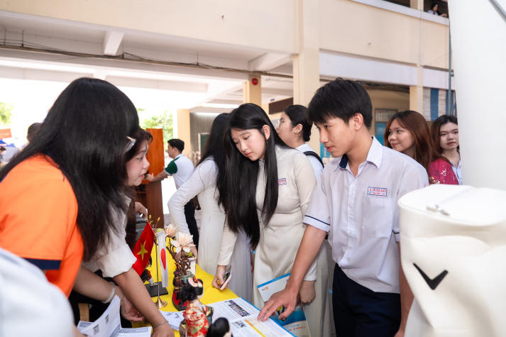 [Video] HUTECH đồng hành khởi động chương trình hướng nghiệp tại 450 trường, cơ sở giáo dục 152
