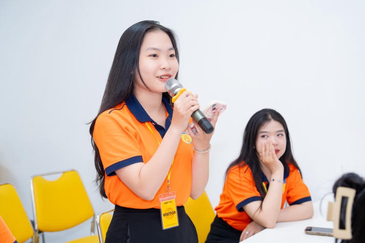 Sinh viên ngành Logistic tìm hiểu về vận hành hàng hóa tại Nhất Tín Logistics 81