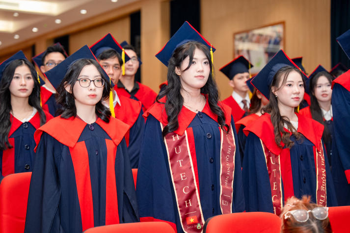383 tân Cử nhân HUTECH chính thức tốt nghiệp, sẵn sàng chinh phục chặng đường mới 35
