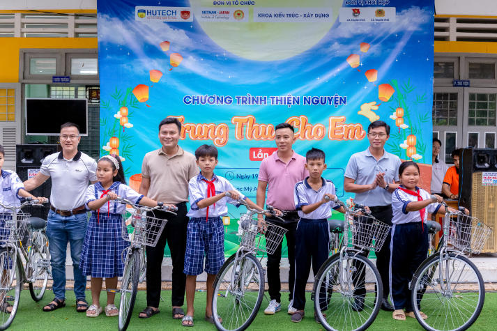 Chi bộ 17 mang mùa trăng ấm áp đến gần 270 học sinh Trường Tiểu học Mỹ An 69