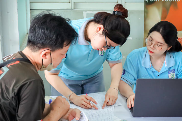 Sinh viên Điều dưỡng - Kỹ thuật y học vận dụng chuyên môn hỗ trợ chăm sóc sức khỏe cộng đồng 47