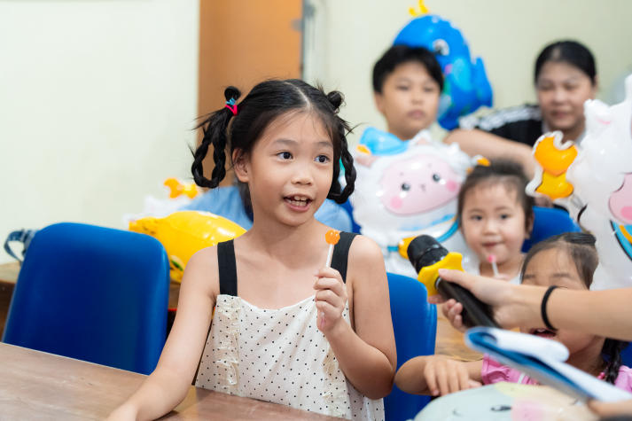 Thắp đèn Trung thu, trao yêu thương đến thiếu nhi Thạnh Mỹ Tây cùng sinh viên Khoa Nhật Bản học 66