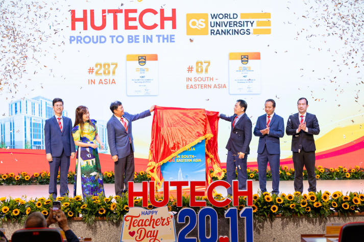 [Video] HUTECH long trọng công bố xếp hạng QS Ranking trong dịp Tri ân Nhà giáo 20/11 53