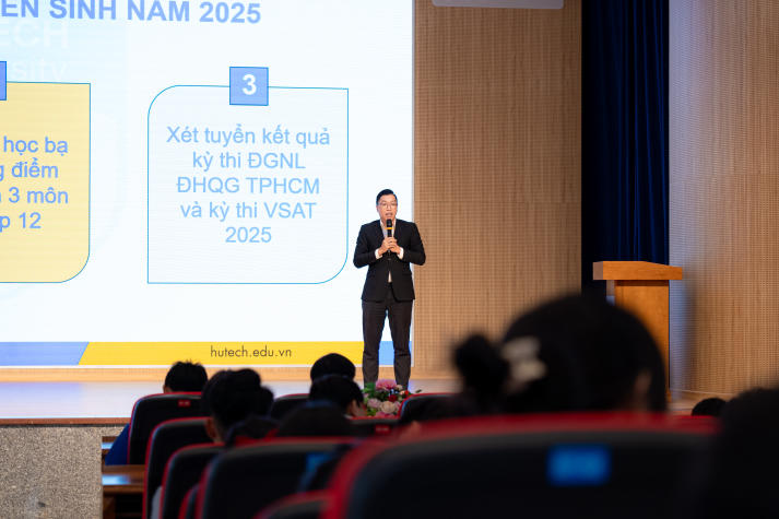 HUTECH chào đón gần 500 học sinh khám phá không gian học tập hiện đại và cơ hội học bổng hấp dẫn 60