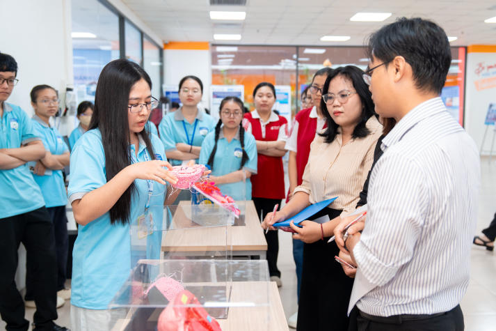 [Video] Sinh viên Khoa Điều dưỡng - Kỹ thuật y học “cháy” hết mình tại HUTECH’s Health Festival 2026 114