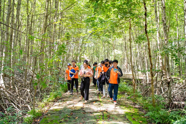 Sinh viên Quản lý tài nguyên và môi trường tìm hiểu đa dạng sinh học tại Rừng ngập mặn Cần Giờ 45