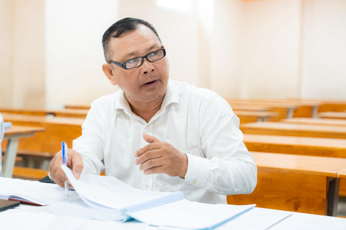 16 học viên cao học ngành Luật kinh tế đề xuất nhiều giải pháp pháp lý thực tiễn trong buổi bảo vệ luận văn/đề án tốt nghiệp 76