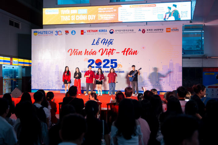 A burst of cultural colors at the Vietnam - Korea Cultural Festival 2025: Connection and integration 86