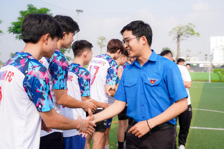 [Video] Sinh viên Việt Nam - Lào - Campuchia sôi nổi giao hữu bóng đá tại Hitech Park Campus của HUTECH 194