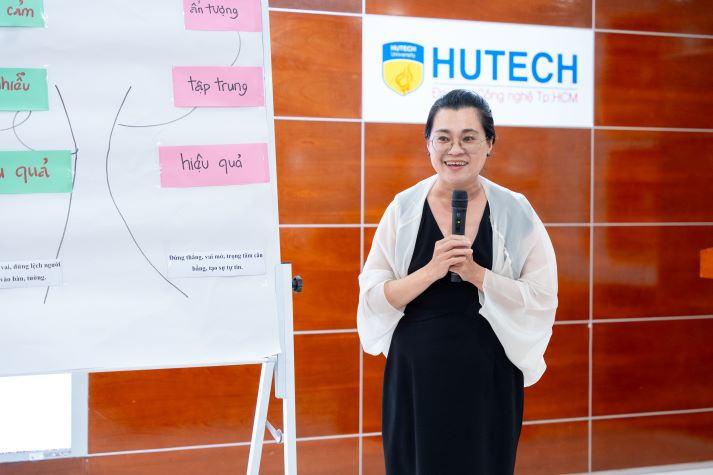 Học viên cao học và nghiên cứu sinh HUTECH làm chủ giọng nói và phong thái, nâng tầm phần trình bày học thuật 75