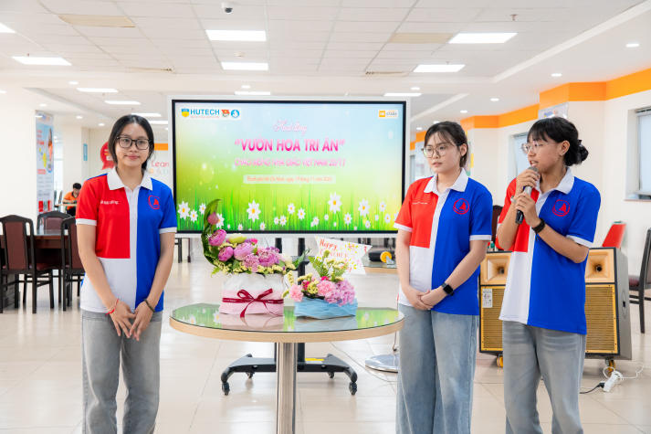 [Ảnh] Khoảnh khắc đẹp tại cuộc thi cắm hoa 20/11: Sinh viên HUTECH gửi trọn yêu thương đến các nhà giáo 65