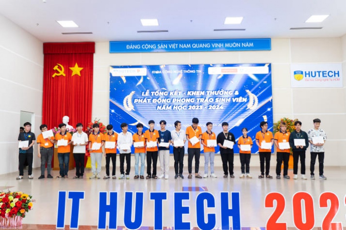 Khoa Công nghệ thông tin HUTECH tổng kết phong trào sinh viên và phát động phong trào năm học 2023-2024 136