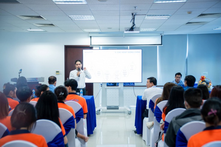 Sinh viên Khoa Luật tham quan thực tế tại Ngân hàng Bản Việt 9