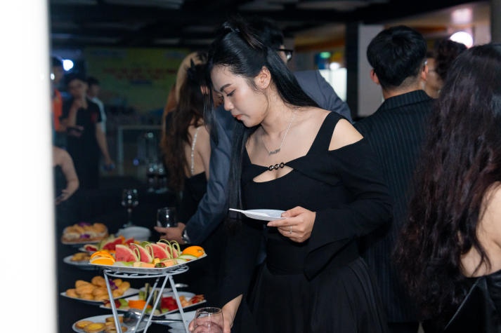 Sinh viên Quan hệ công chúng trình làng các video phóng sự và tỏa sáng tại Đêm tiệc "Dạ Huyền" 167