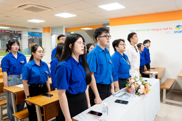 Hội nghị kiện toàn Ban Chấp hành Đoàn Khoa Tiếng Anh ghi dấu đổi mới nhân sự nhiệm kỳ 2024-2027 8