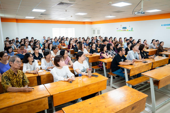 HUTECH tập huấn cán bộ coi thi: Sẵn sàng cho kỳ thi học kỳ 1A năm học 2025-2026 nghiêm túc, hiệu quả 75