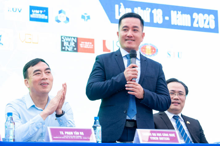 [Video] HUTECH đồng hành cùng Lễ Khai mạc Tư vấn tuyển sinh “Đúng ngành nghề - Sáng tương lai” 53