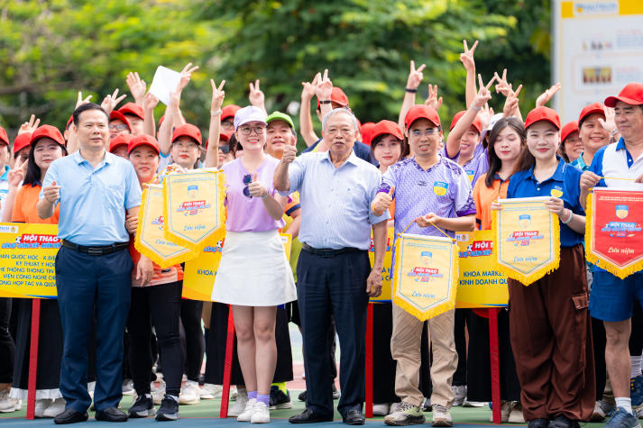 [Video] Sôi động, gắn kết và bùng nổ tại Hội thao Cán bộ - Giảng viên - Nhân viên HUTECH 2025 112