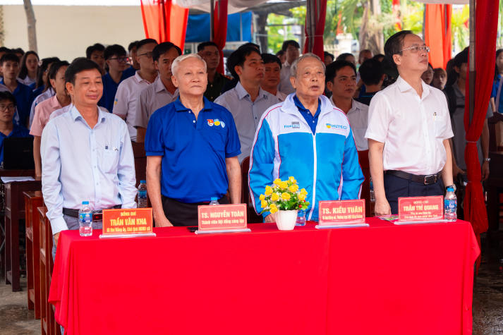 [Video] 05 chiến sĩ Mùa hè xanh HUTECH ưu tú được kết nạp Đảng tại mặt trận tỉnh Đồng Tháp 32