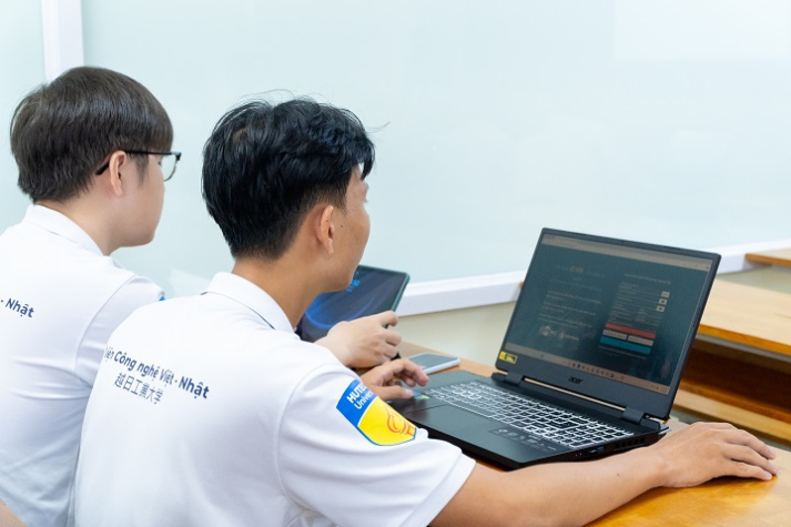 “Web Design Innovation 2025” - Cơ hội cho sinh viên Công nghệ thông tin thể hiện tài năng phát triển website 33