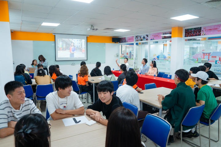 Học sinh Trường THPT Nishiyamato (Nhật Bản) khám phá văn hóa gia đình Việt Nam cùng sinh viên HUTECH 9