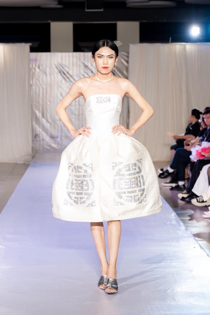 [Video] Sinh viên Thiết kế thời trang HUTECH “trình làng” loạt đồ án tốt nghiệp với nhiều ý tưởng độc đáo 391