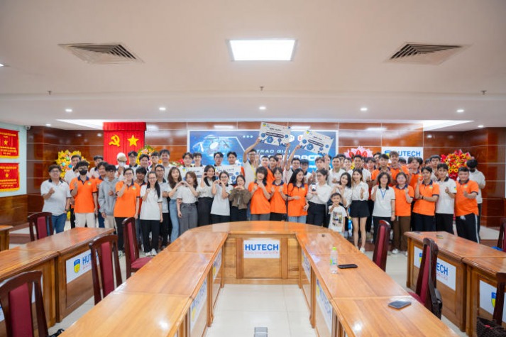 Sinh viên VKIT tranh tài điều khiển Drone tại cuộc thi Drone Racing "Đường đua ánh sáng" 140