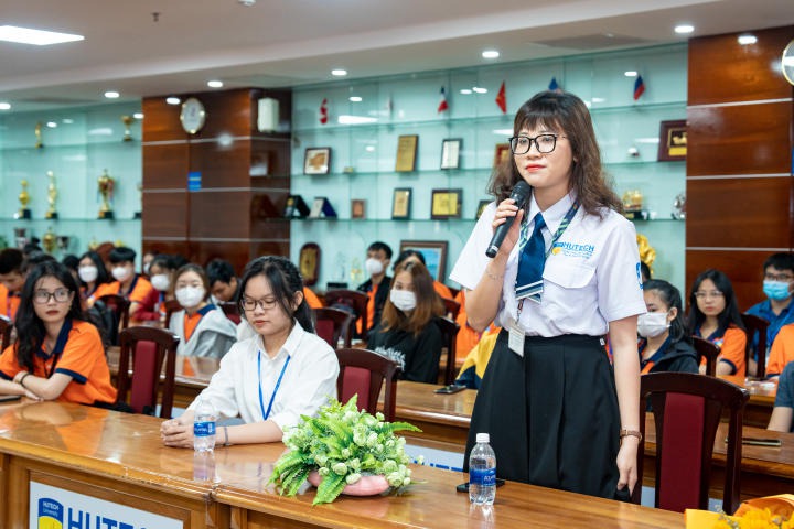 Gen Z HUTECH tìm hiểu “Chuyện đi học” 89