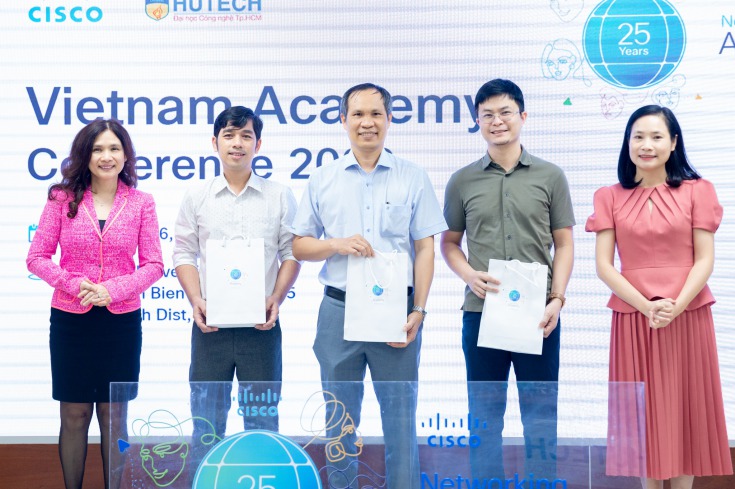 Khoa Công nghệ thông tin HUTECH tổ chức Hội nghị thường niên chương trình Học viện mạng Cisco Vietnam Academy Conference 2022 68