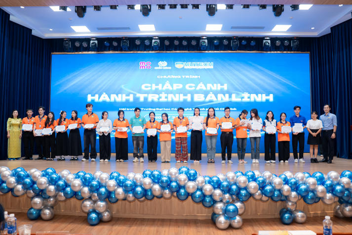 Sinh viên HUTECH viết nên câu chuyện trưởng thành tại “Chắp Cánh - Hành trình bản lĩnh” 160