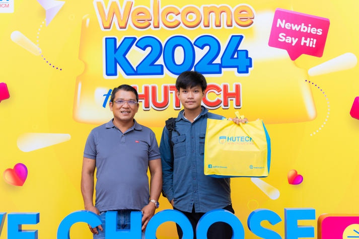 Tân sinh viên vượt ngàn cây số đến HUTECH nhập học 115