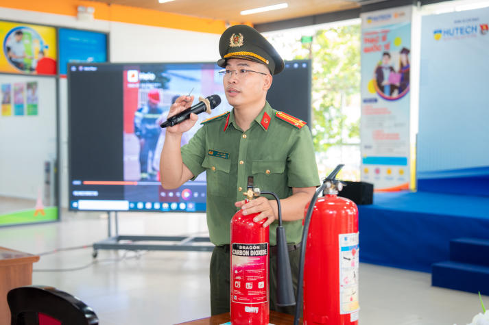 [Video] Sinh viên Khoa Luật lan tỏa tinh thần thượng tôn pháp luật 48